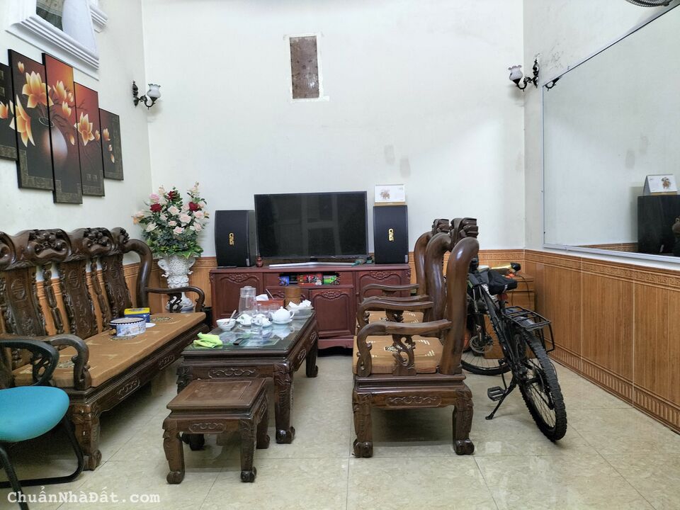 Bán căn nhà mặt phố Hàng Thiếc, quận Hoàn Kiếm, Hà Nội, 28m2, mt: 3,3m giá 16,8 tỉ.