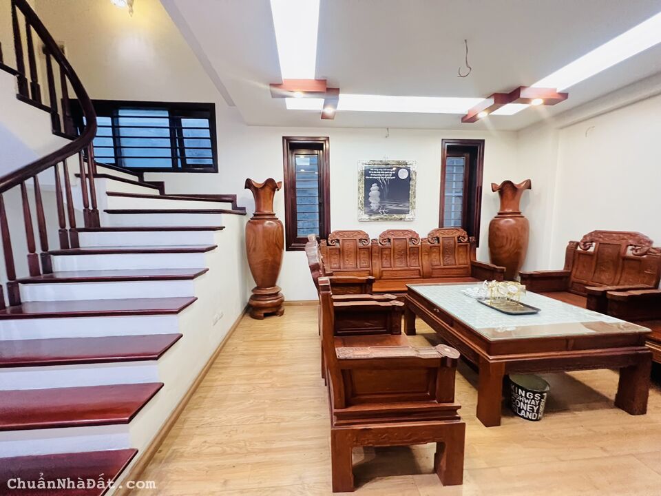 Bán nhà mặt phố Pháo Đài Láng, quận Đống Đa, diện tích 67m2 giá 21 tỷ kinh doanh đỉnh.