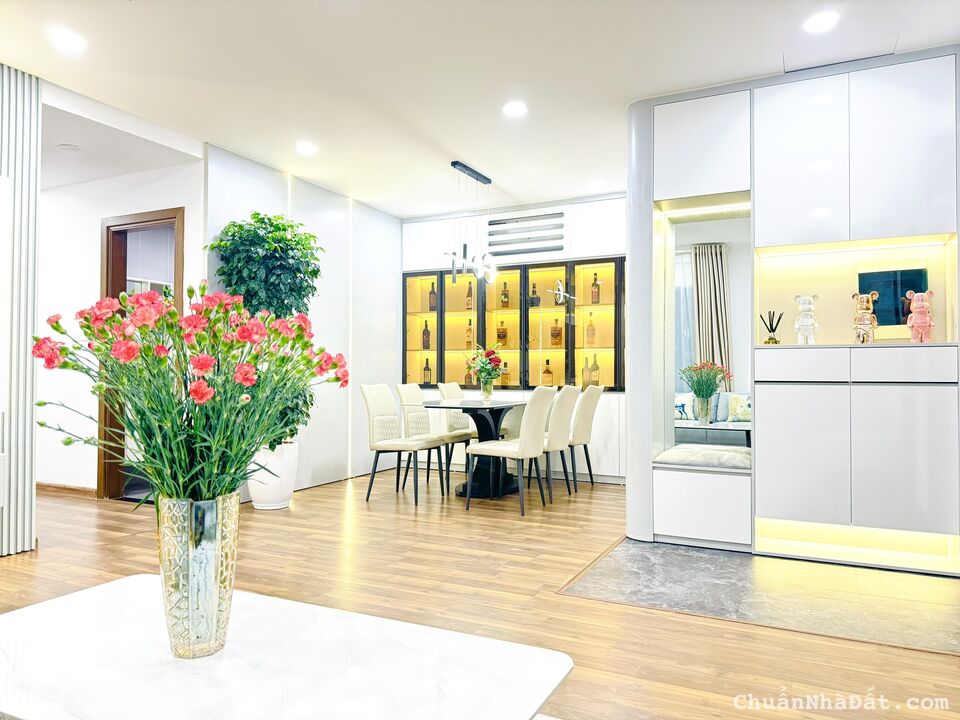 BÁn CH Tràng An Phùng Chí Kiên DT 98m 3PN View Hồ Tây Nội thất đầy đủ, giá hơn 7 tỷ 