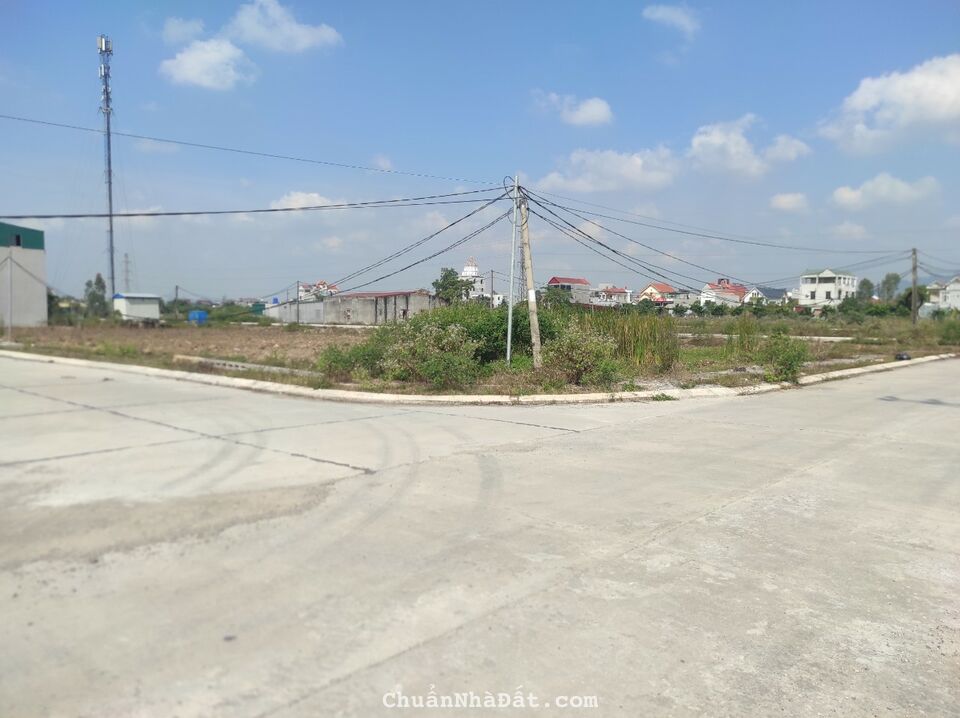 Tôi cần bán gấp lô đất đầu ve 3 mặt tiền diện tích bìa đỏ 404,6m2