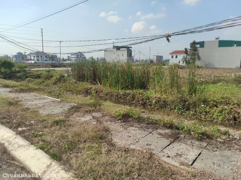 Tôi cần bán gấp lô đất đầu ve 3 mặt tiền diện tích bìa đỏ 404,6m2