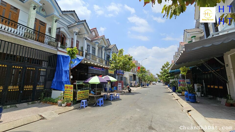 Bán nhà giá rẻ ngay đường ĐT743 gần vòng xoay An Phú 60m2 2 tỷ750