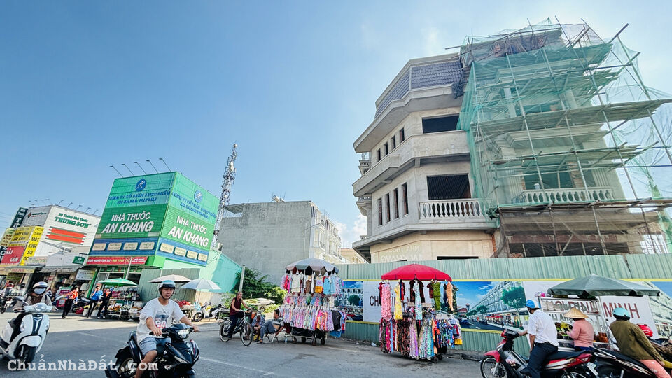 Bán nhà phố mặt tiền đường Ngô Quyền, trục chính chợ Bình Minh