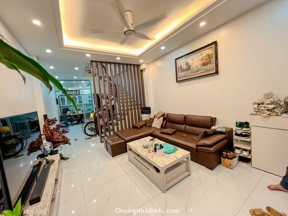 (10.7 tỷ) nhà 5 tầng - Nguyễn Chí Thanh - Đống Đa - Hà Nội - Hàng xóm Vincom