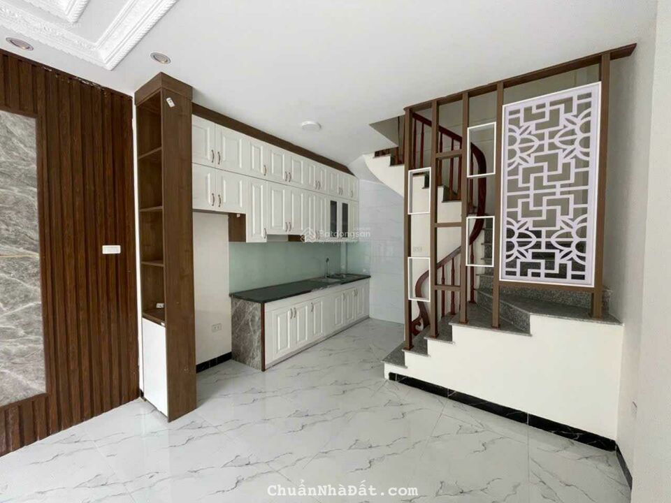 Bán nhà 35m2 - 5 tầng - giá 4,5 tỷ tại Cổ Linh đối diện Aeon Mall Long Biên