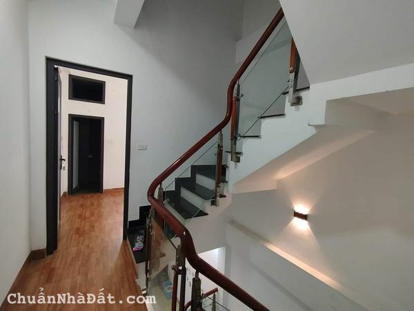 BÁN NHÀ SAU BIG C GẦN Ô TÔ 45M2 CHỈ 4 TỶ LH:0879779988