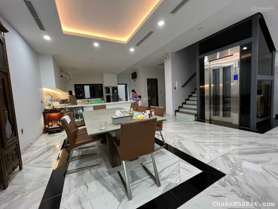 Bán căn Biệt Thự Nam Thông 2 Phú Mỹ Hưng 8x18m nhà đẹp full nội thất giá cực tốt