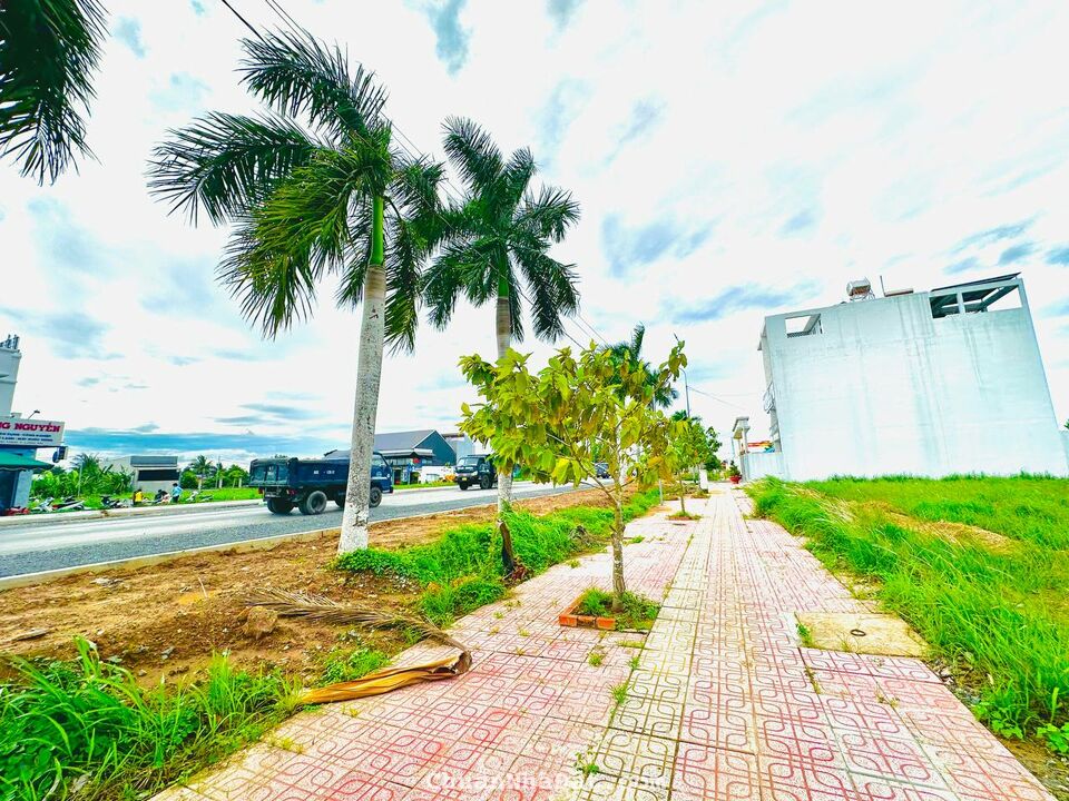 Sổ HỒNG cầm tay Chú Đạt giá luôn 1 tỷ 382 -  Đô Thị trung tâm Thủ Thừa