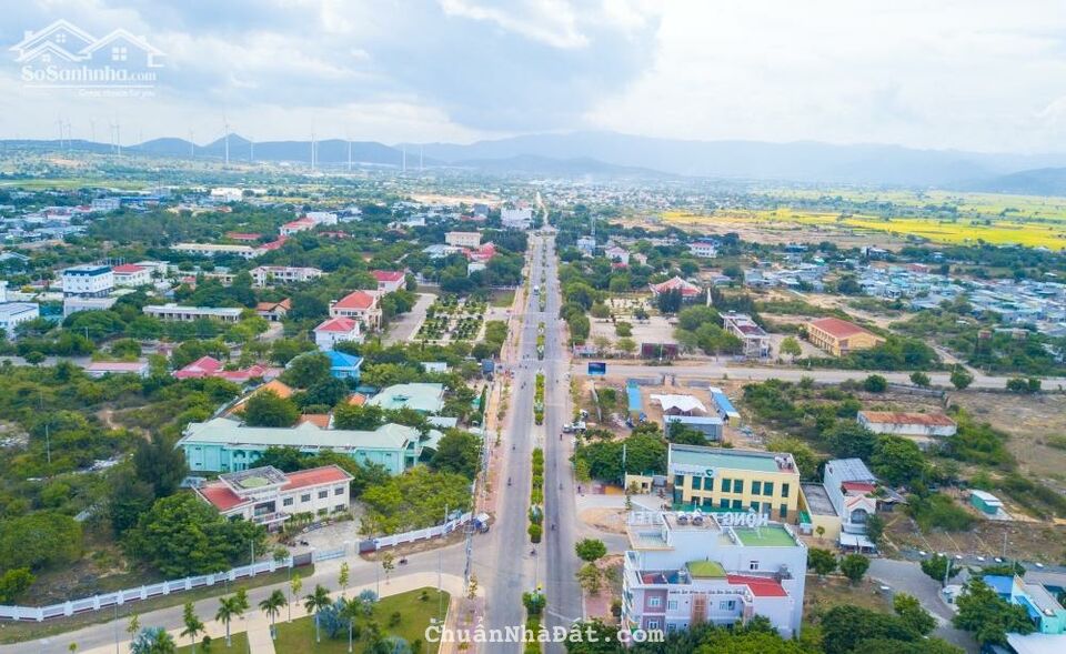 Em còn lô đất ven biển C8, đất đẹp, giá tốt. Em mời mọi người tham khảo ạ Em còn lô đất ven biển C8, đất đẹp, giá tốt. Em mời mọi người tham khảo ạ