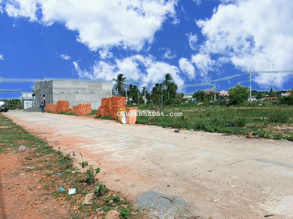 Em có lô đất biển E12, đất đẹp giá yêu thương, em gửi mọi người tham khảo Em có lô đất biển E12, đất đẹp giá yêu thương, em gửi mọi người tham khảo