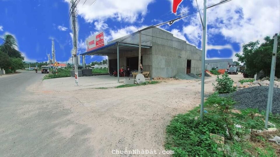 Em có lô đất biển E12, đất đẹp giá yêu thương, em gửi mọi người tham khảo Em có lô đất biển E12, đất đẹp giá yêu thương, em gửi mọi người tham khảo