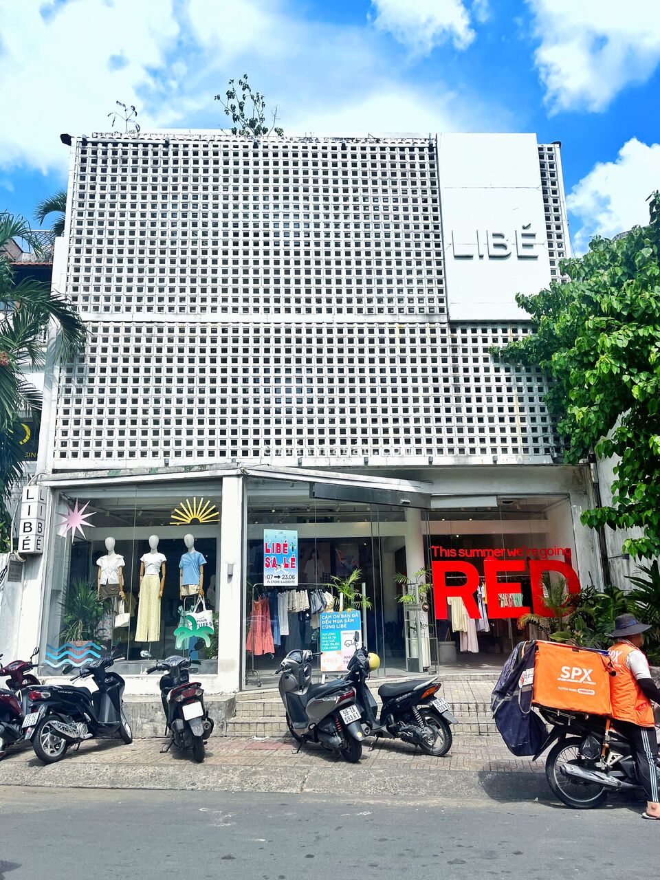 Cho thuê nhà Mặt tiền đường Thi Sách, Quận 1. DT 8m x 30m - Trệt 3 Lầu