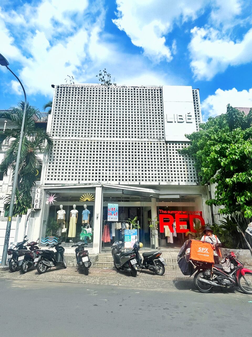 Cho thuê nhà Mặt tiền đường Thi Sách, Quận 1. DT 8m x 30m - Trệt 3 Lầu