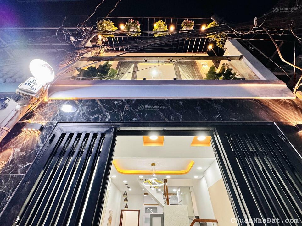 Bán nhà mặt tiền cách đường Trần Hưng Đạo 500m, Quận 1, nở hậu 8m, thu nhập 70tr/th, 24 tỷ