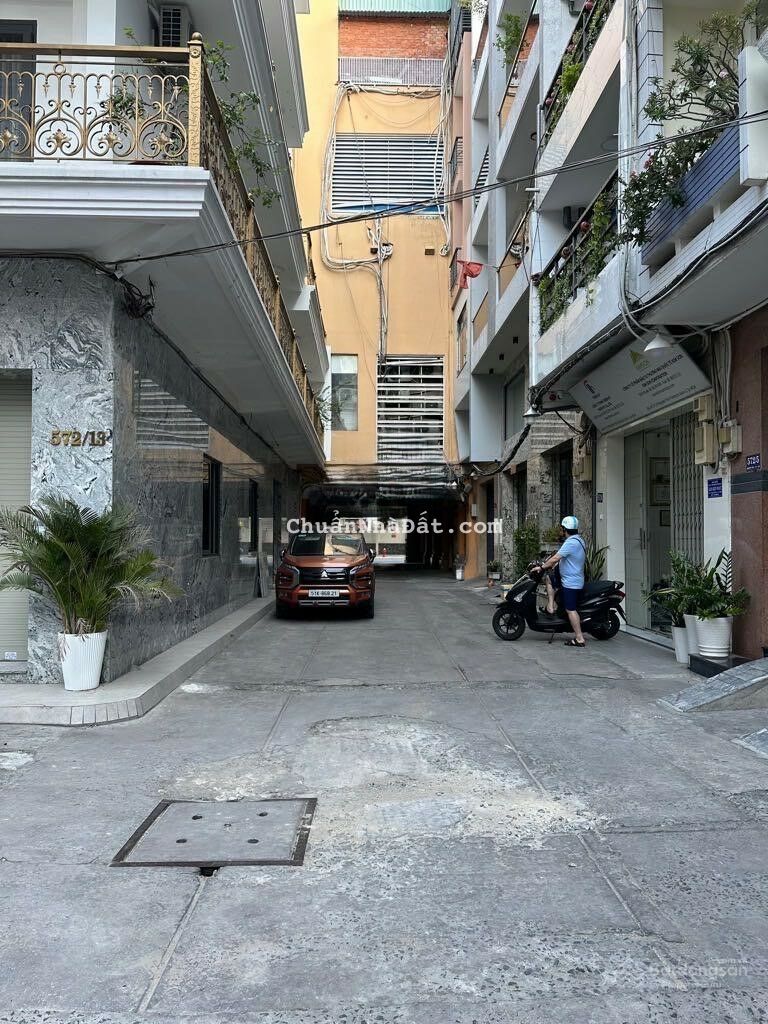 2 mặt tiền hẻm trước sau 68m2 ( 4.2m x 16.2m ) 3 tầng có thang máy