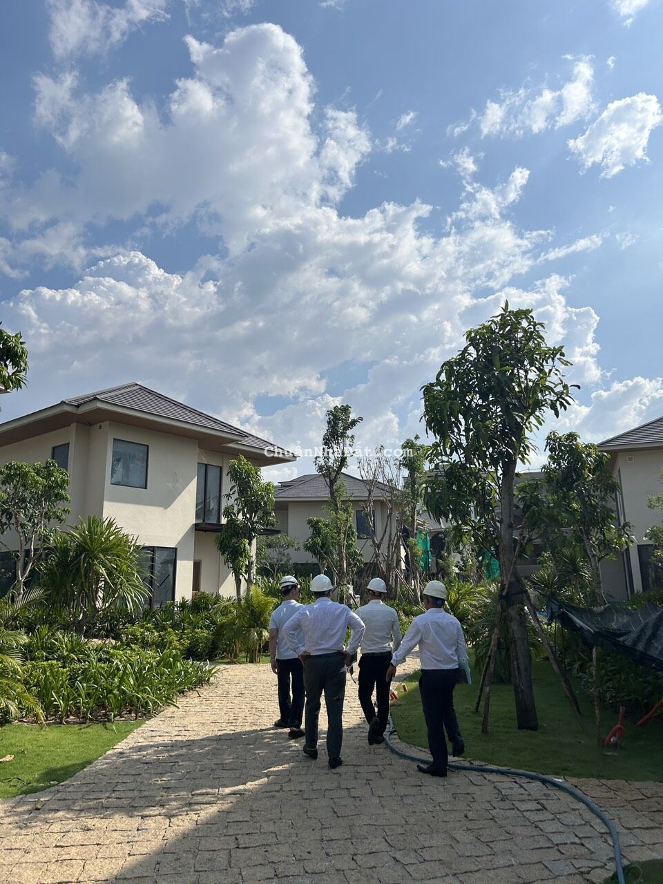 Đầu tư nhà phố mặt biển 5 tầng tại quảng trường 1.4 phú yên