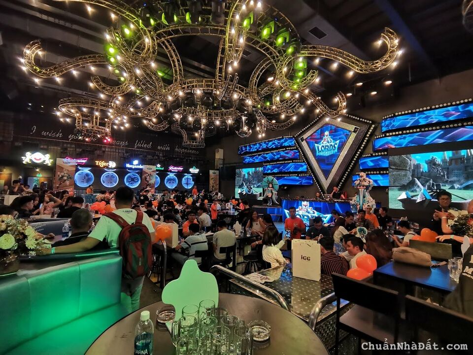 Cho thuê nhà 10x50m mặt tiền Cao Thắng Quận 10 giá 250triệu 