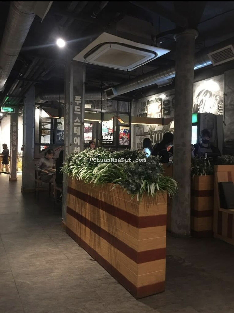 Cho thuê nhà 8.3x23m trệt 3 lầu mặt tiền Lê Văn Sỹ quận Tân Bình