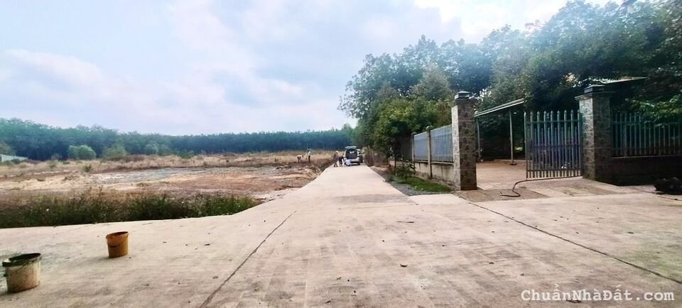 BÁN GÓC 2 MT 587M2 KẾ BÊN TRUNG TÂM THỊ XÃ, SAU LƯNG TRƯỜNG CHUYÊN BÌNH LONG GIÁ 720TR