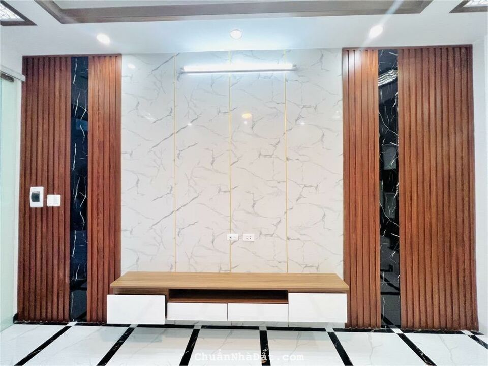 Bán nhà Ngô Gia Tự, Long Biên, nhà mới thiết kế hiện đại, gần ô tô tránh, 35m2 giá 4.1 tỷ