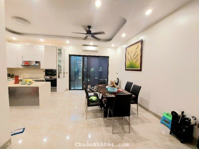 Bán Nhà Việt Hưng ,Nhà đẹp gần mặt phố,  82.7m2, 17.8 tỷ, liên hệ 0889952123