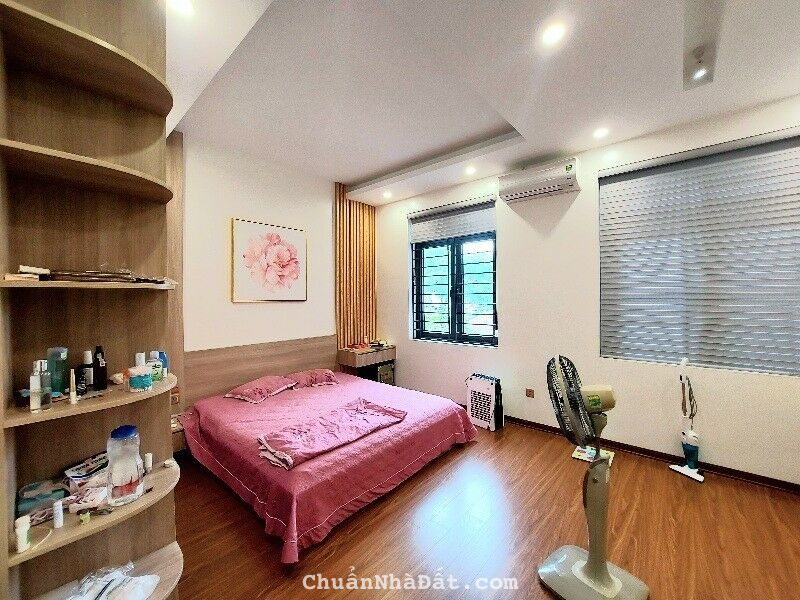 Bán Nhà Việt Hưng ,Nhà đẹp gần mặt phố,  82.7m2, 17.8 tỷ, liên hệ 0889952123