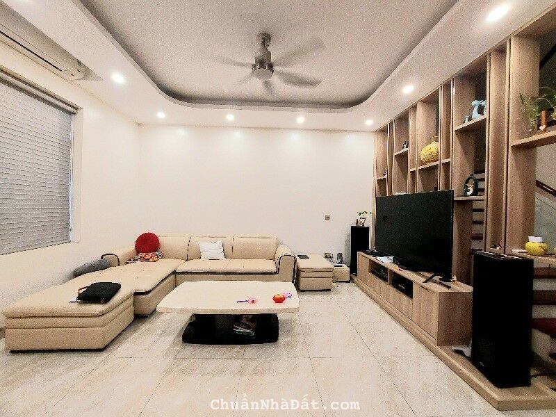 Bán Nhà Việt Hưng ,Nhà đẹp gần mặt phố,  82.7m2, 17.8 tỷ, liên hệ 0889952123