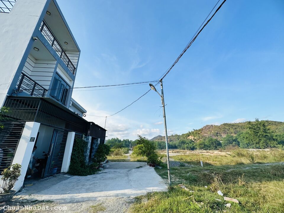 Chính chủ bán nhanh lô đất Hòn Nghê - Vĩnh Ngọc. Giá chỉ 950 triệu. Chính chủ bán nhanh lô đất Hòn Nghê - Vĩnh Ngọc. Giá chỉ 950 triệu.