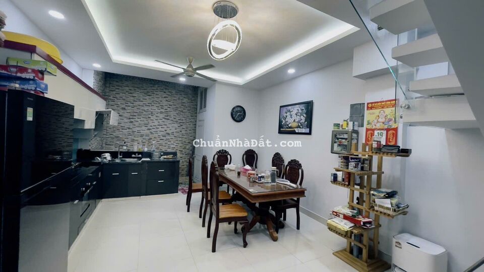 🏡VIP Quận 5-Bán Nhà 3 Mặt Tiền Hẻm Nguyễn Trải-Ôtô Vào Nhà-4Tầng 4.5X23,Tặng Nội Thất 