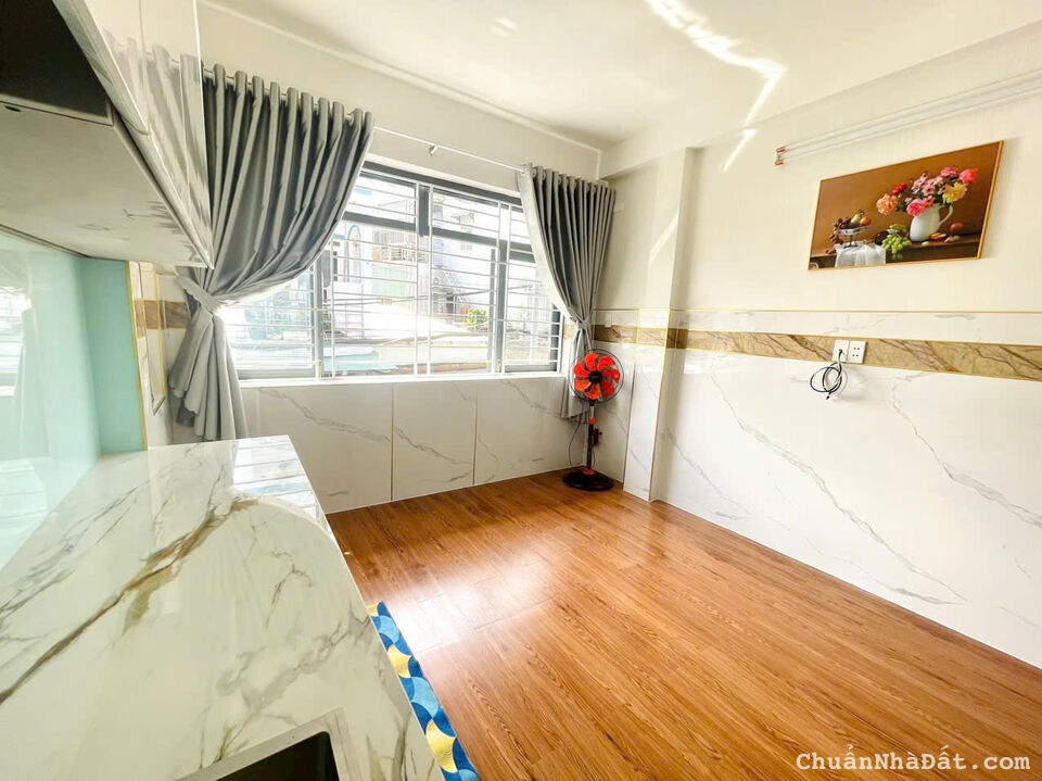 Bán nhà mặt tiền Bùi Quang Là, Gò Vấp, 1 trệt 3 lầu.