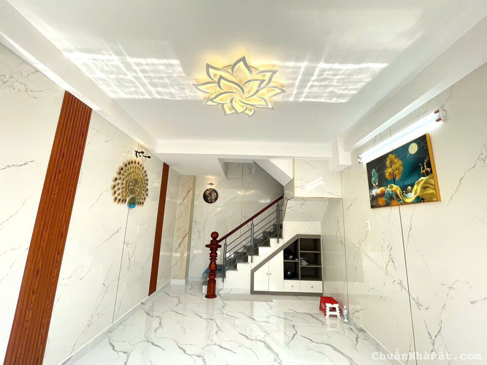 Bán nhà mặt tiền Bùi Quang Là, Gò Vấp, 1 trệt 3 lầu.