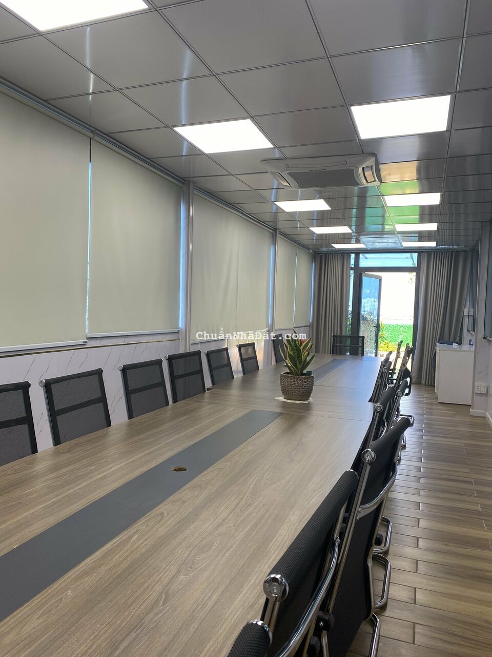 ĐỘC NHẤT! Văn phòng cho thuê ngay mặt tiền Mai Thị Lựu, Đakao,Quận 1. 150m2. Giá 70tr