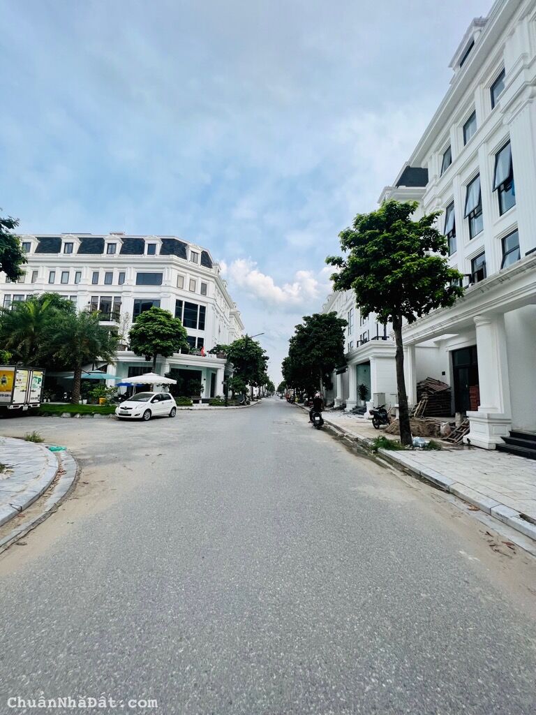 NHÀ PHỐ LIỀN KỀ TTTP HÀ NỘI 94M x 5 TẦNG VĨA HÈ KINH DOANH SỔ ĐỎ CHỈ 23 tỷ. LH:0972568758