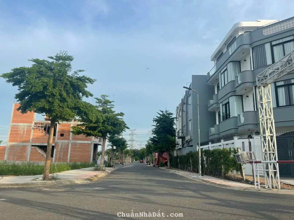 Bán Đất Tại KDC Sài Gòn South Village Phước Kiển (Hàng Dương) Nhà Bè Giá từ 4.8 tỷ. Lh:0898231415. Bán Đất Tại KDC Sài Gòn South Village Phước Kiển (Hàng Dương) Nhà Bè Giá từ 4.8 tỷ. Lh:0898231415.