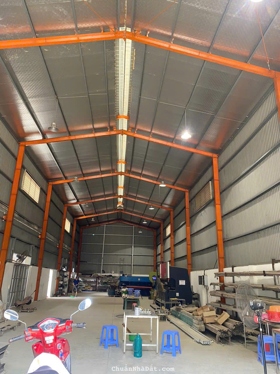 Cho thuê xưởng khu vực Hạ Bằng, Thạch Thất, 600m2 chỉ 16tr/th. Lh:0983028116