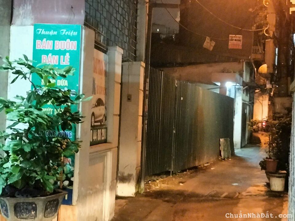 Chính chủ bán gấp 33.1m2 đất tại Hoàng Mai Hà Nội, SĐCC, 135tr/m2. Lh:0862889591.