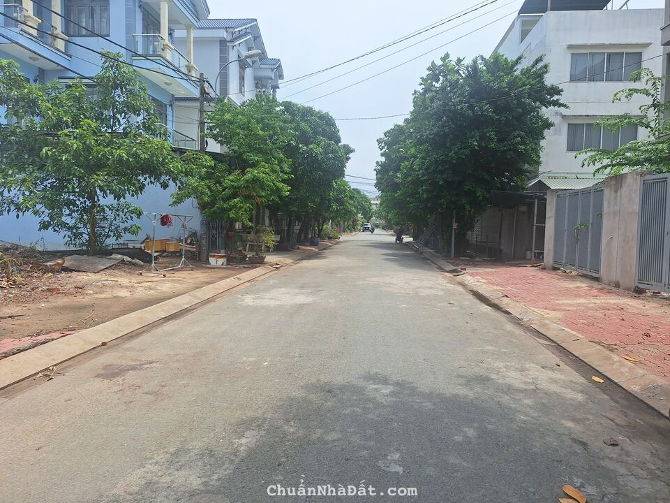 **HOT: CĐT THANH LÝ NHÀ LIỀN KỀ KHU DÂN CƯ ĐỒNG DANH, VĨNH LỘC A**