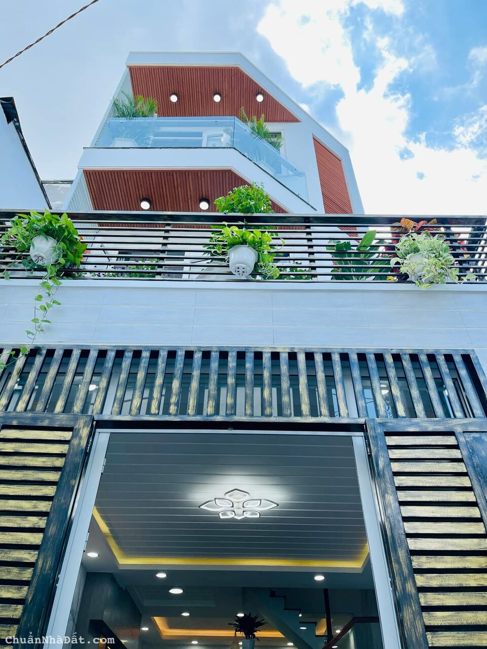 Chỉ cần 3 tỷ 600 sở hữu ngay nhà đẹp 36m2 Nguyễn Thượng Hiền, phường 5, quận 3. Sổ hồng riêng.