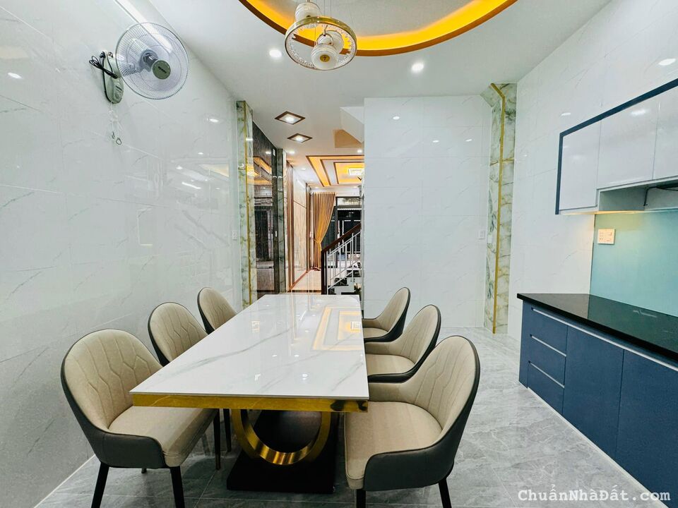 Nhà bán ngộp 52m2 đường Nguyễn Lương Bằng, Tân Phú, Quận 7 giá 4 tỷ 200. Sang tên, công chứng ngay.