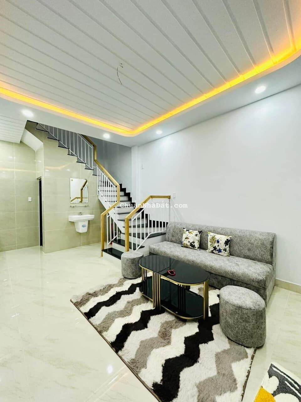 Mua NHÀ ĐẸP GIÁ RẺ mặt tiền Huỳnh Văn Bánh, Phú Nhuận. Diện tích 28m2 giá chỉ 3 tỷ 150.