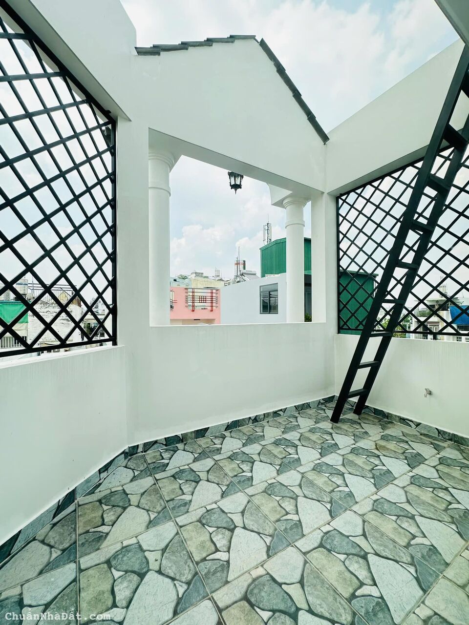 Chủ cần vốn bán gấp nhà 56m2 Đường Huỳnh Văn Nghệ, P. 15, Tân Bình. Hẻm xe hơi giá 4 tỷ 500.