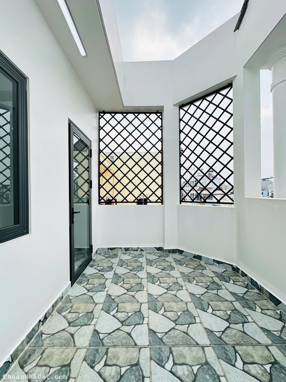 Chủ cần vốn bán gấp nhà 56m2 Đường Huỳnh Văn Nghệ, P. 15, Tân Bình. Hẻm xe hơi giá 4 tỷ 500.