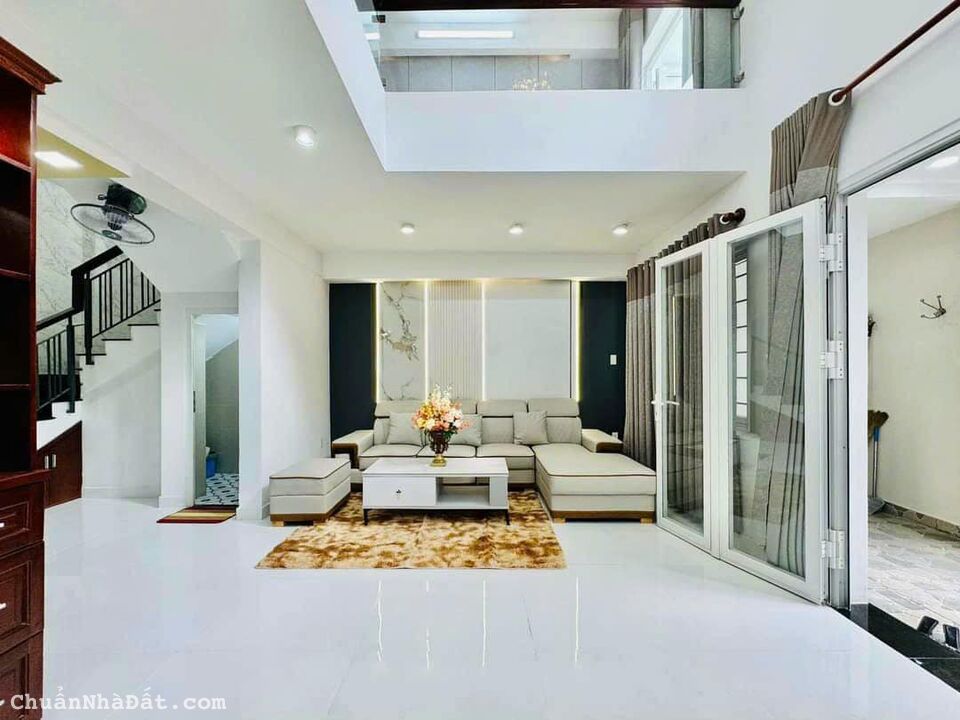 Chủ cần vốn BÁN NHÀ vị trí đẹp 54m2 Hoàng Hoa Thám, Tân Bình giá 3 tỷ 890. Gần sân bay Tân Sơn Nhất