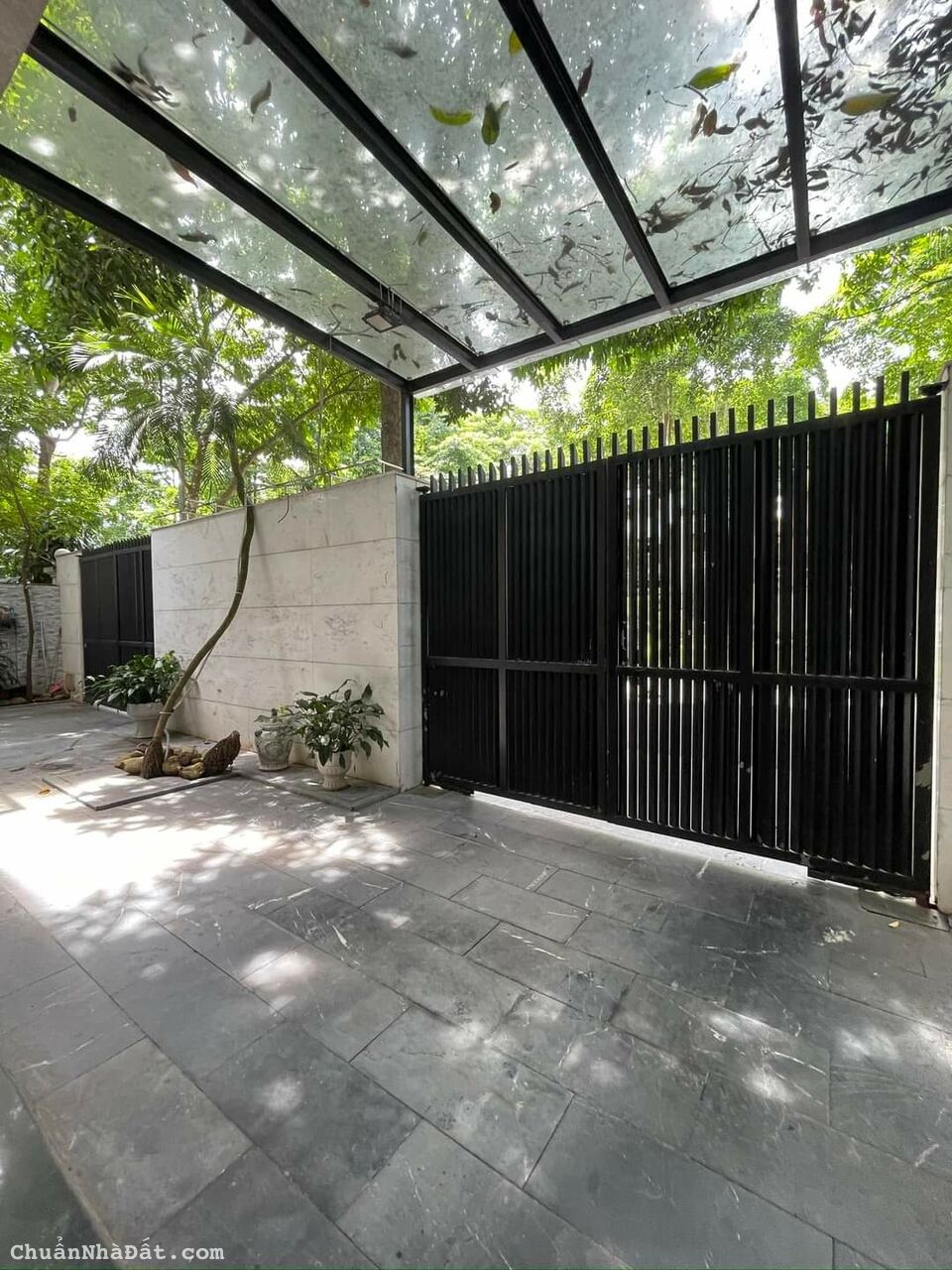 Bán gấp Biệt thự BT2 - KĐT Linh Đàm, Hoàng Mai - 251m2 - 5 tầng - MT 13m - Giá 68.5 tỷ Bán gấp Biệt thự BT2 - KĐT Linh Đàm, Hoàng Mai - 251m2 - 5 tầng - MT 13m - Giá 68.5 tỷ