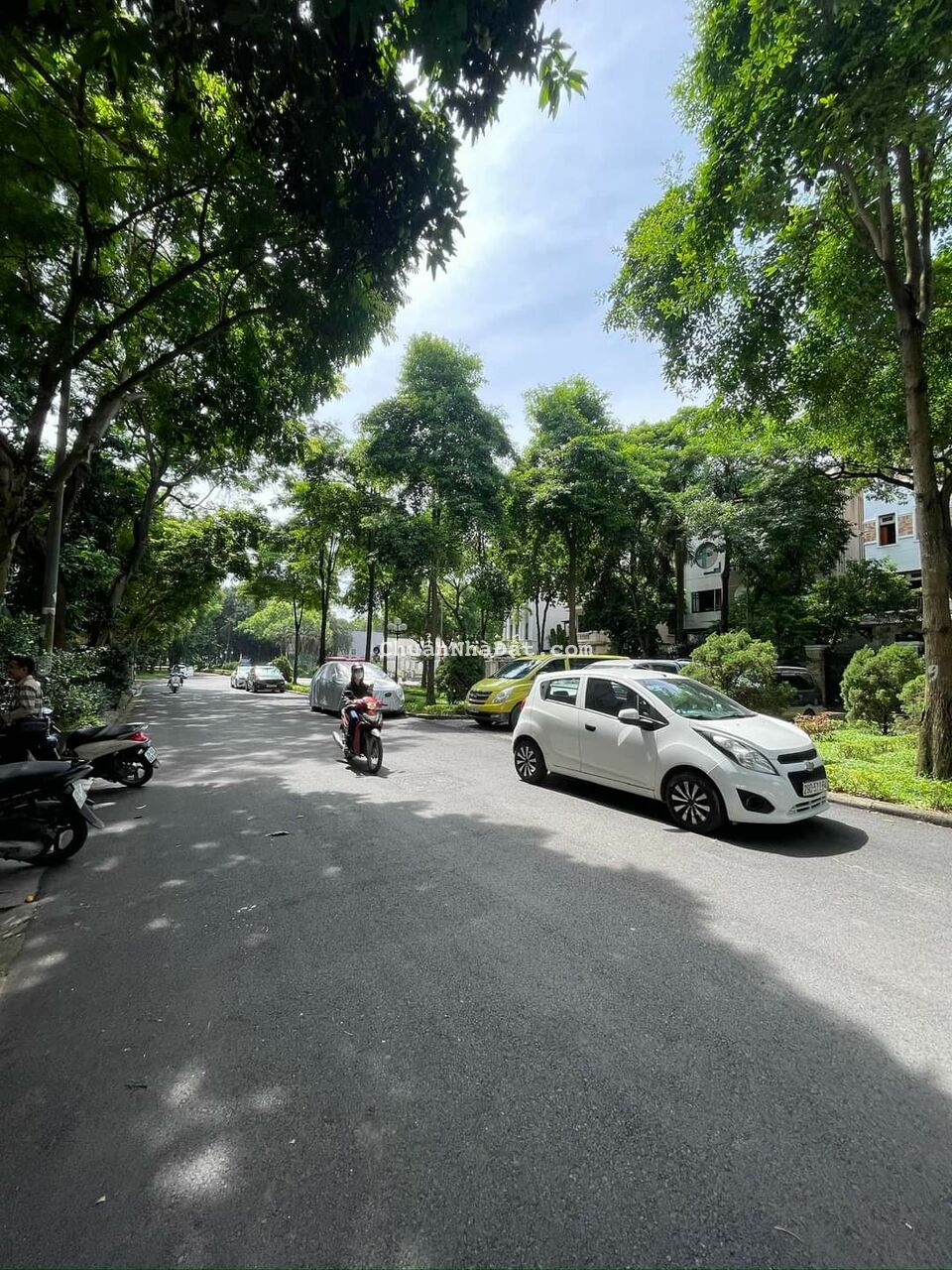 Bán gấp Biệt thự BT2 - KĐT Linh Đàm, Hoàng Mai - 251m2 - 5 tầng - MT 13m - Giá 68.5 tỷ Bán gấp Biệt thự BT2 - KĐT Linh Đàm, Hoàng Mai - 251m2 - 5 tầng - MT 13m - Giá 68.5 tỷ