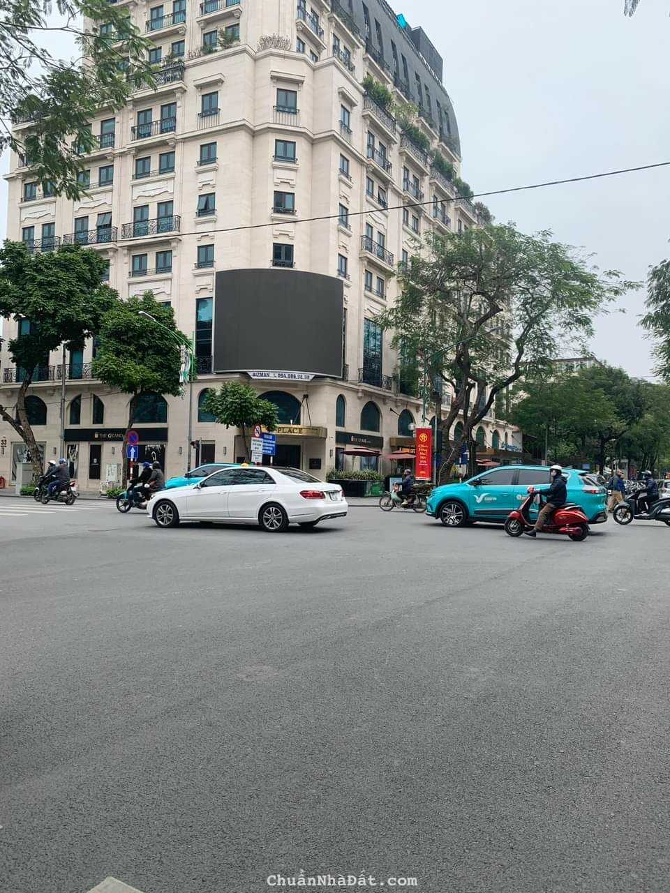 Bán Nhà Mặt phố Hàng Bài, Hoàn Kiếm - 895m2 - MT khủng - Giá 780 tỷ - Giá trị của đẳng cấp.