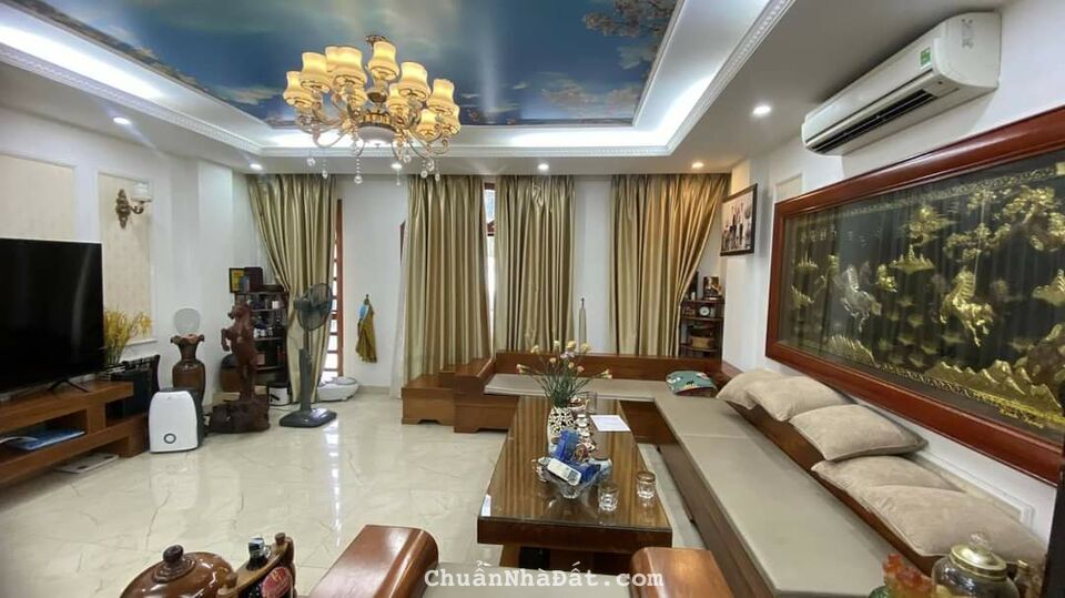 Bán nhà Mặt phố VIP Nguyên Hồng, trung tâm quận Đống Đa - Siêu hiếm - Duy nhất 1 căn