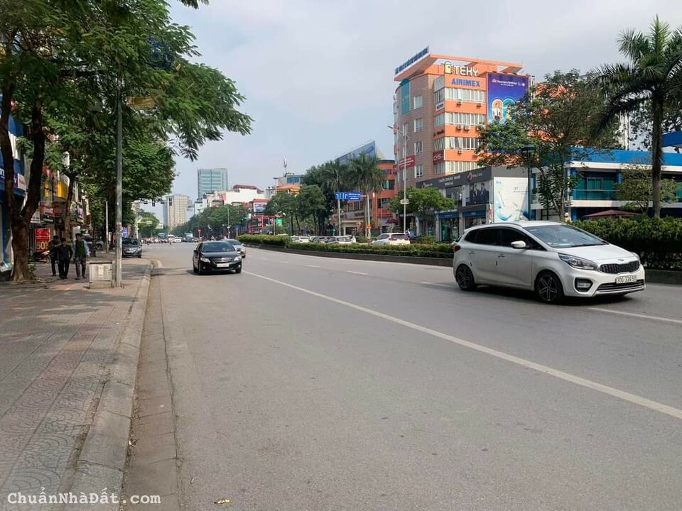 Bán nhà Mặt phố Nguyễn Văn Cừ - Trung tâm quận Long Biên - 65m2 - Giá đầu tư hấp dẫn. Bán nhà Mặt phố Nguyễn Văn Cừ - Trung tâm quận Long Biên - 65m2 - Giá đầu tư hấp dẫn.