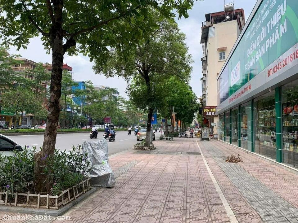 Bán gấp nhà Mặt phố Ngô Gia Tự, Long Biên, vỉa hè 10m, cực kỳ tiềm năng, 323m2 - giá rẻ.