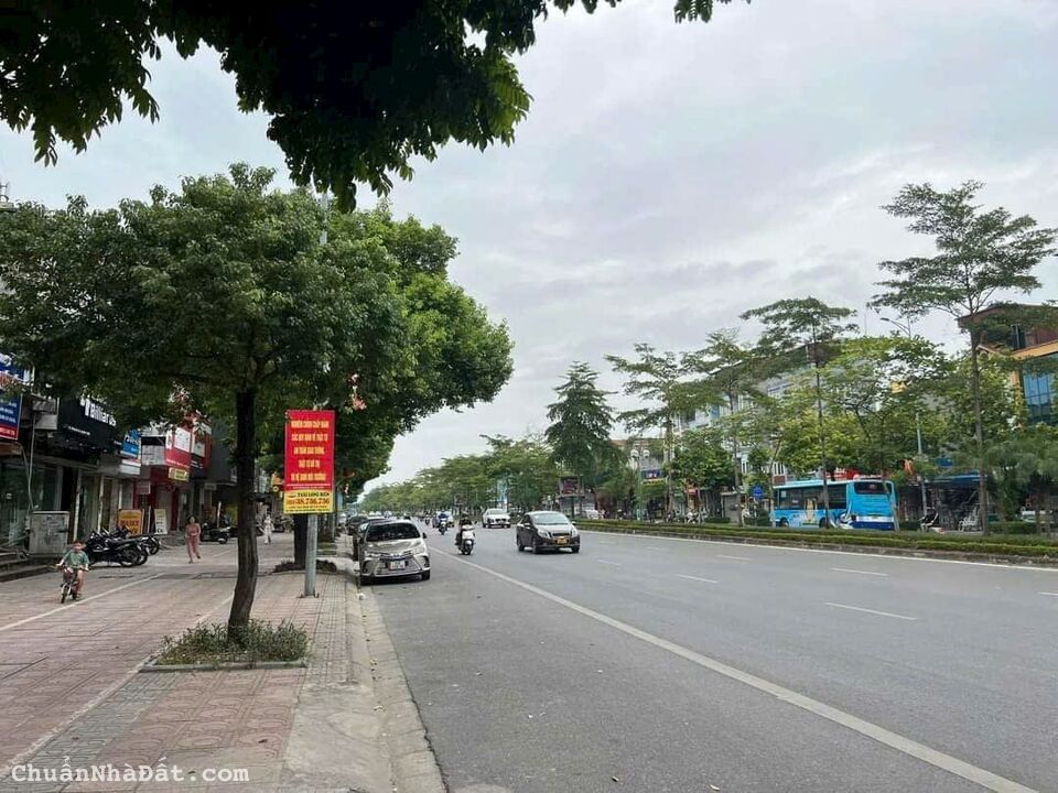 Bán gấp nhà Mặt phố Ngô Gia Tự, Long Biên, vỉa hè 10m, cực kỳ tiềm năng, 323m2 - giá rẻ.